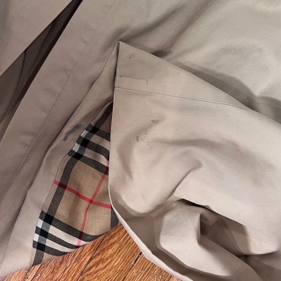 Men’s Vintage Burberrys Trench Coat - Picture 11 of 14
